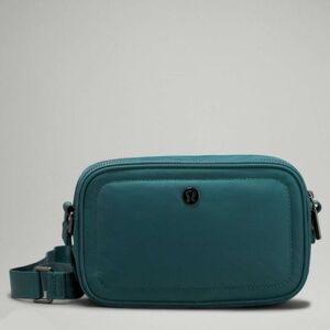 Lululemon Crossbody Camera Bag 2L...Like New...Green Jasper Teal